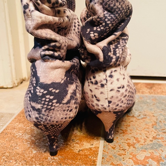 🐍NWOB! Soft Snake/Python Print, Kitten Heels, Scrunchy Ankle Booties! - Picture 11 of 13